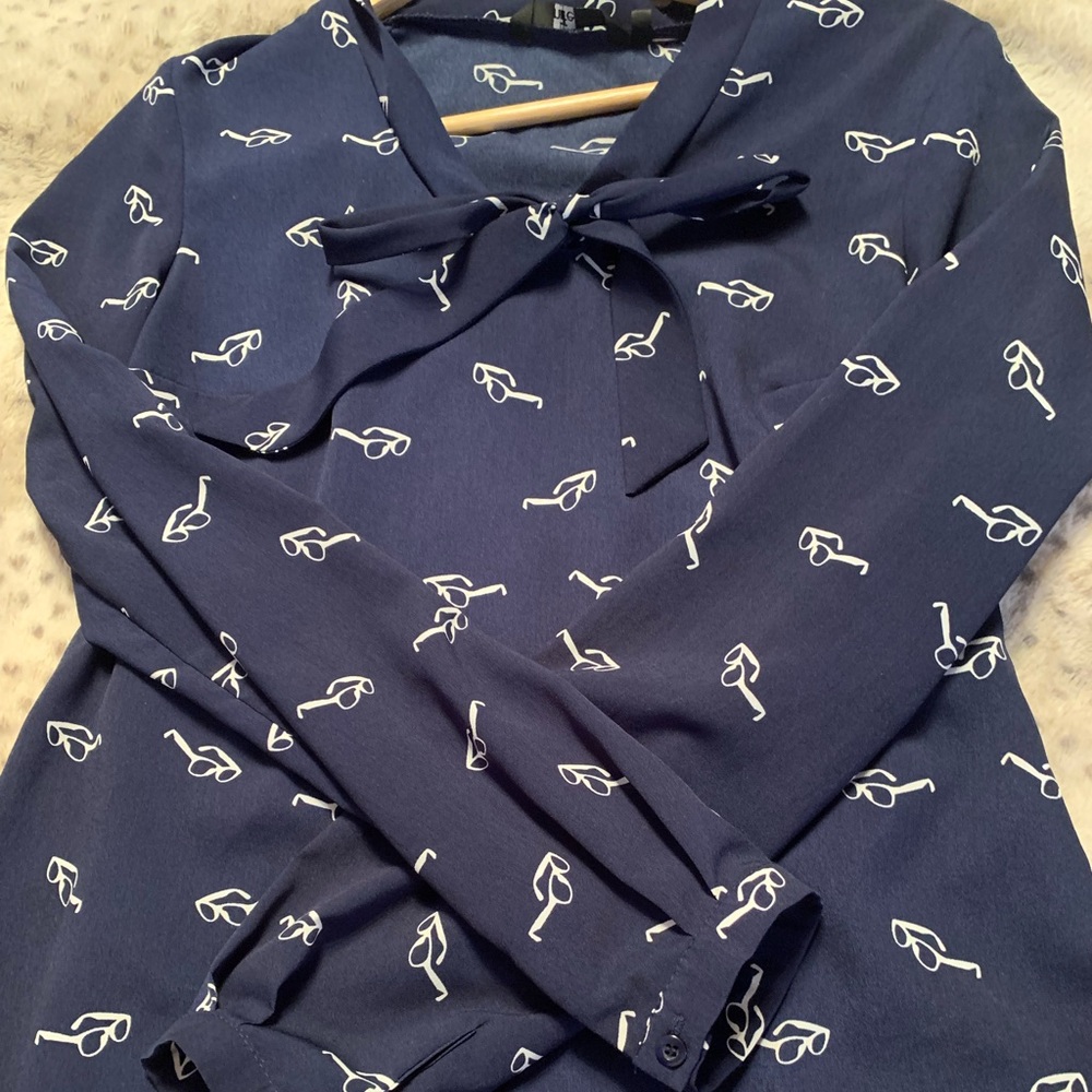 Nife XS women’s polyester blouse. Cute necktie and glasses design
